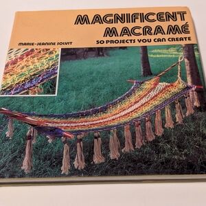 Vintage Magnificent Macrame - 50 Projects You Can Create by Marie-Jeanine Solvit